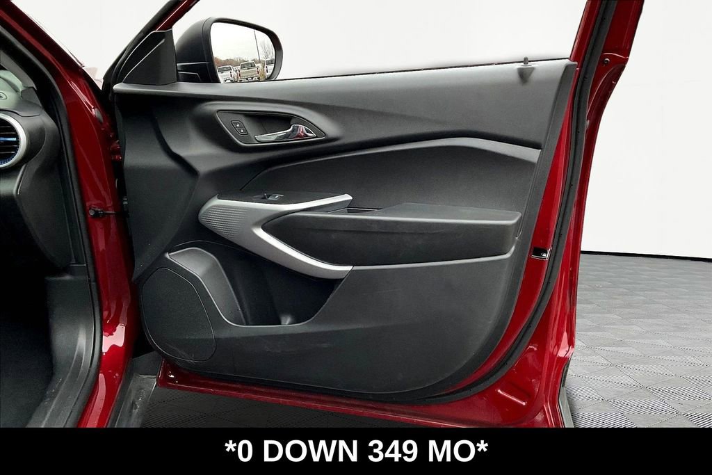 Used 2025 Chevrolet Trax LS image 29