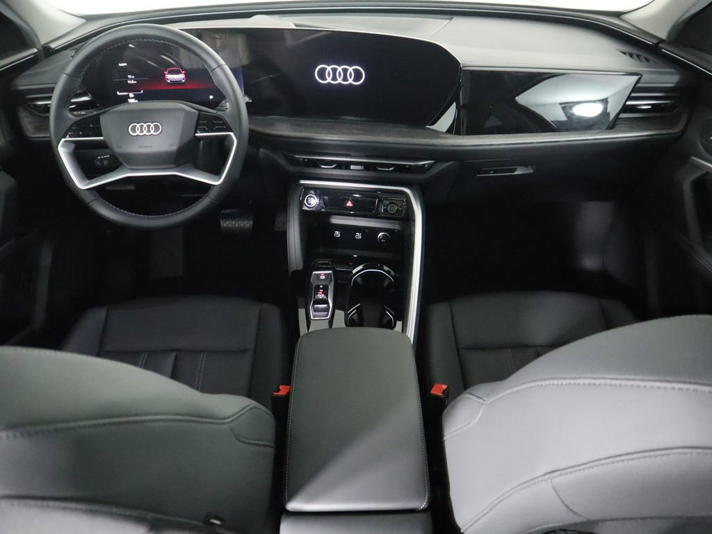 Used 2025 Audi Q5 Premium w/ Convenience Package image 15