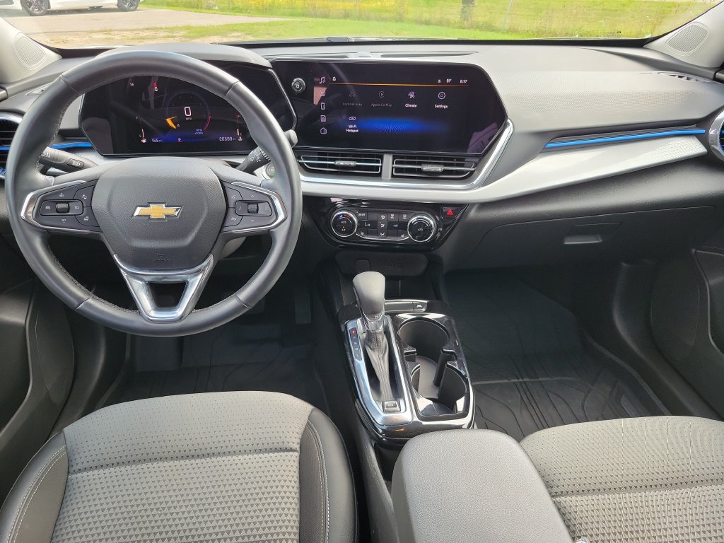 Used 2025 Chevrolet Trax LT w/ Driver Confidence Package FWD image 30