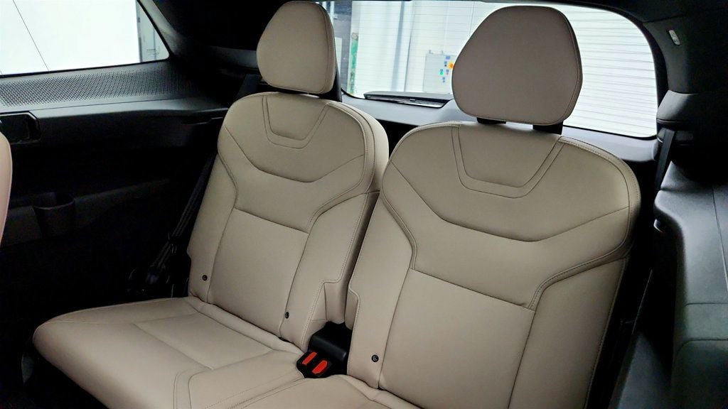 Used 2025 Volvo EX90 Plus AWD/4WD image 37