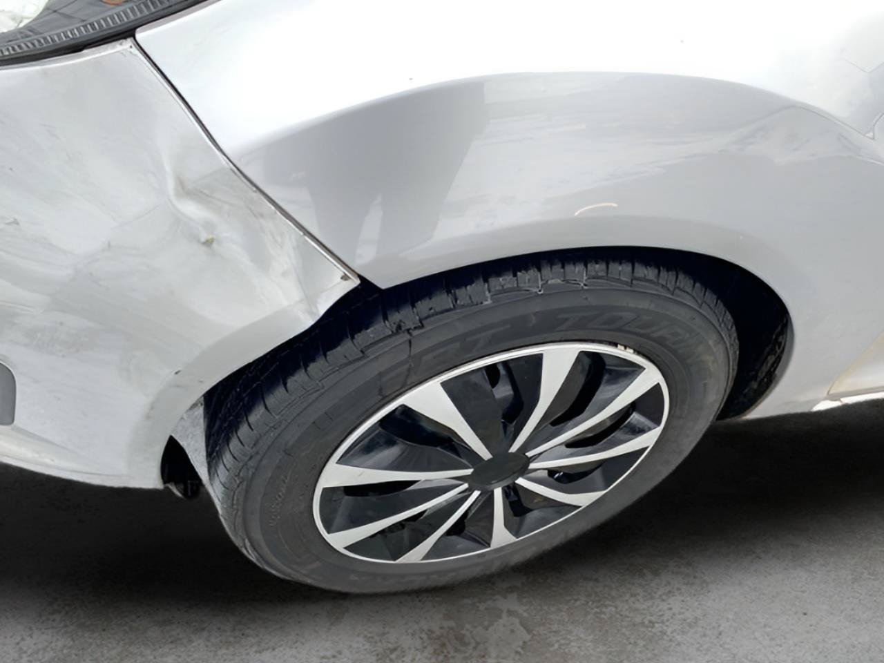 Used 2015 Ford Fiesta S FWD image 27