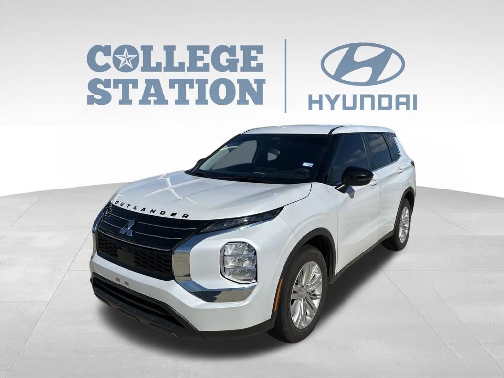 Used 2024 Mitsubishi Outlander ES image 13