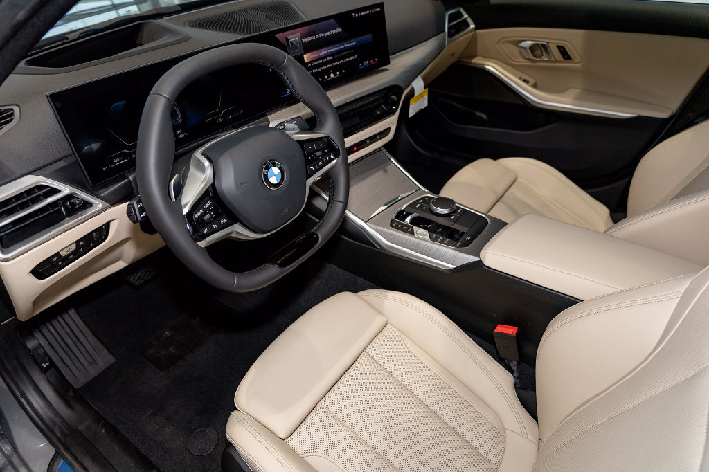 Used 2026 BMW 330i xDrive Sedan AWD/4WD image 8