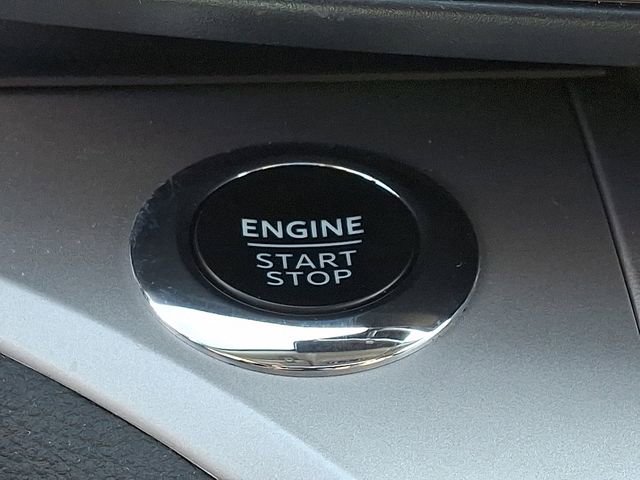 Used 2023 Ford Explorer XLT w/ Equipment Group 202A image 25