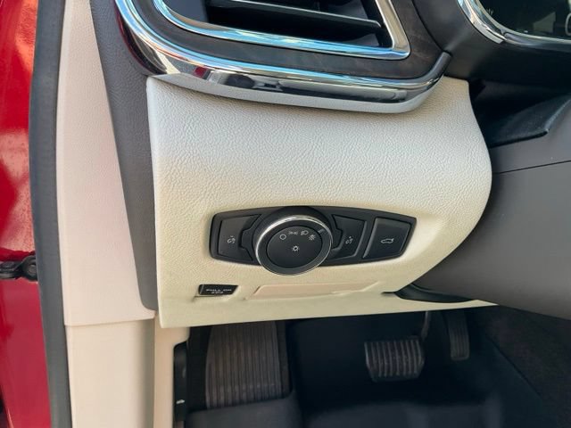 Used 2017 Lincoln Continental Select w/ Climate Package AWD/4WD image 8