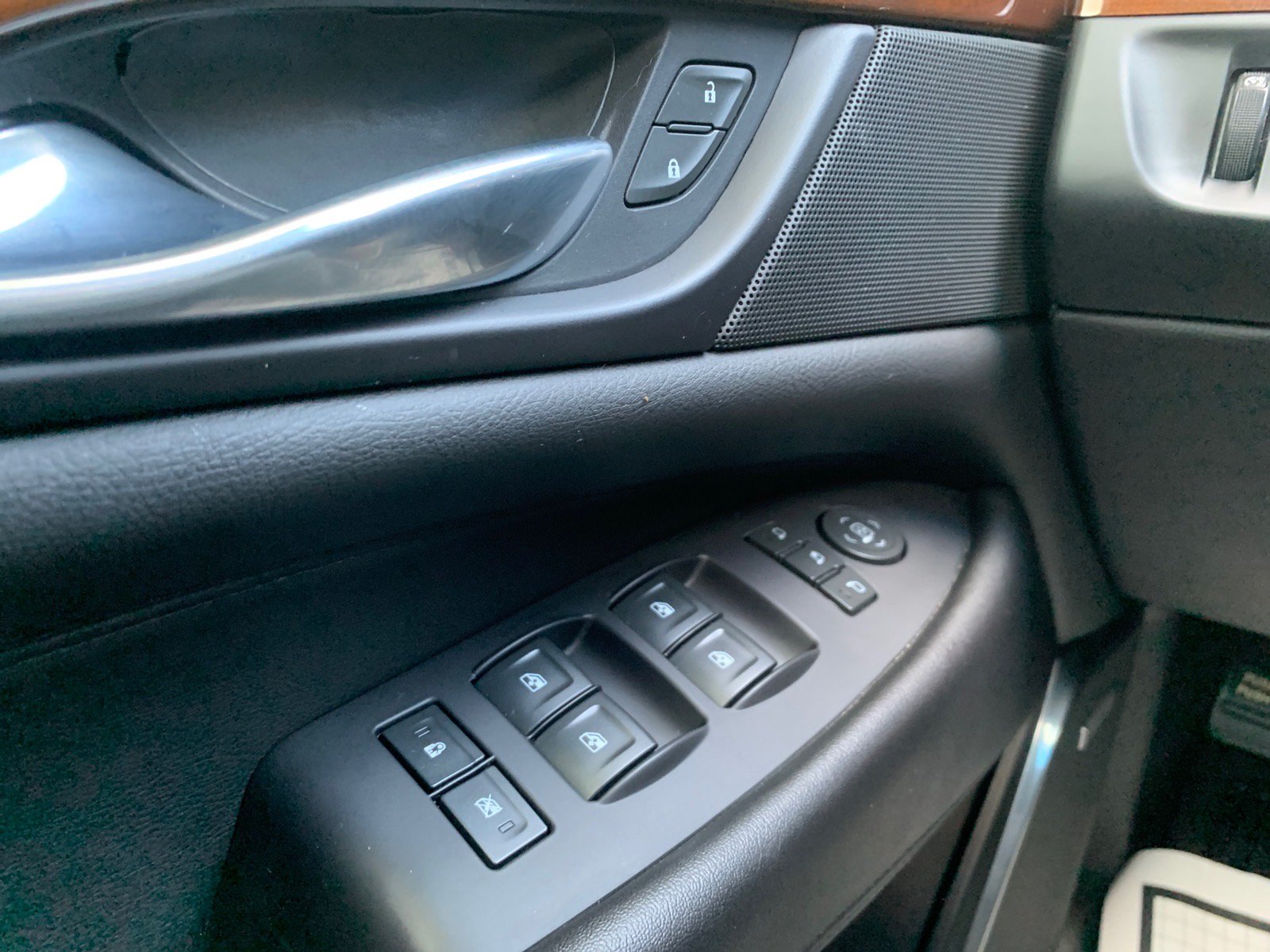 Used 2019 Cadillac Escalade Luxury AWD/4WD image 18