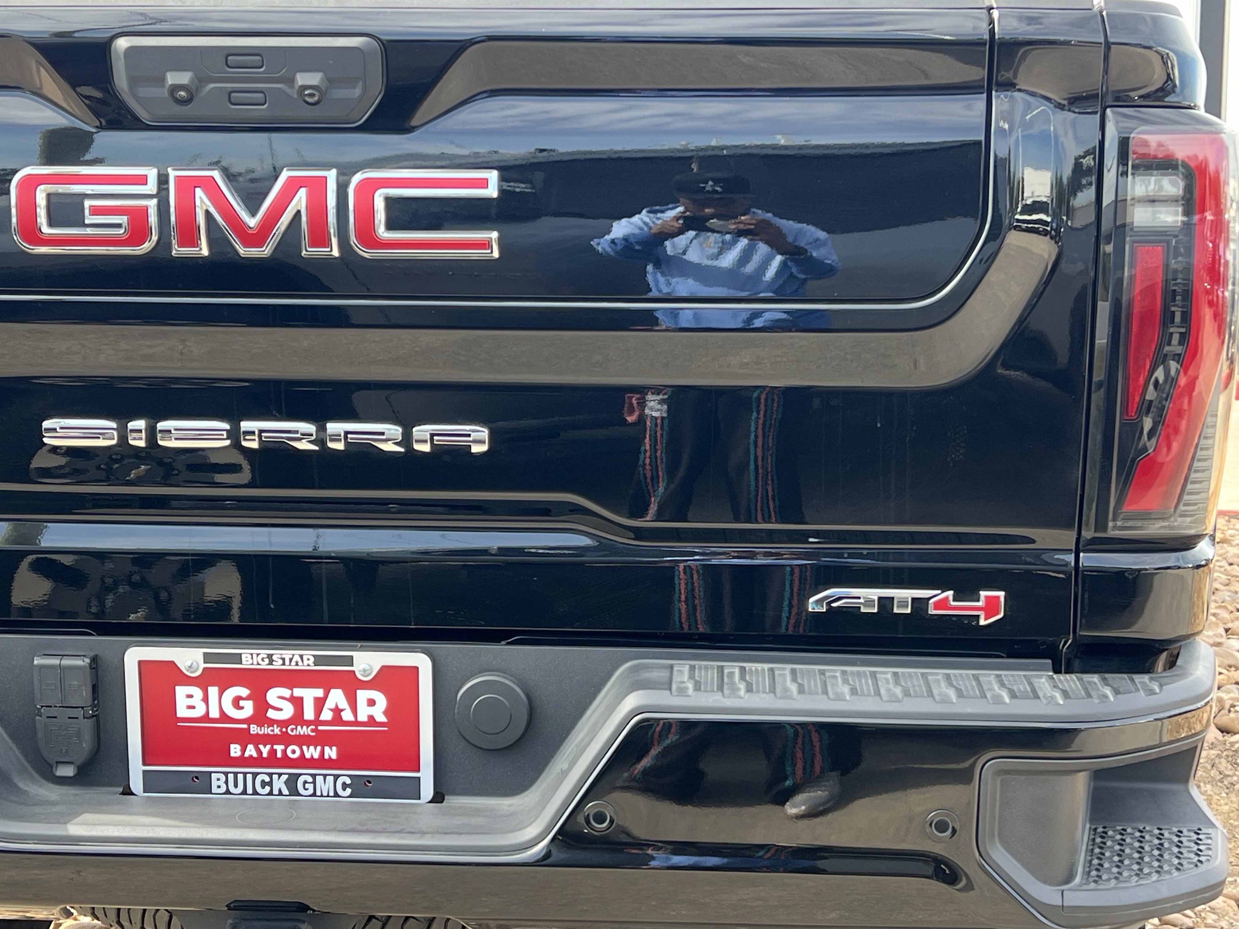 Used 2025 GMC Sierra 2500 AT4 image 5