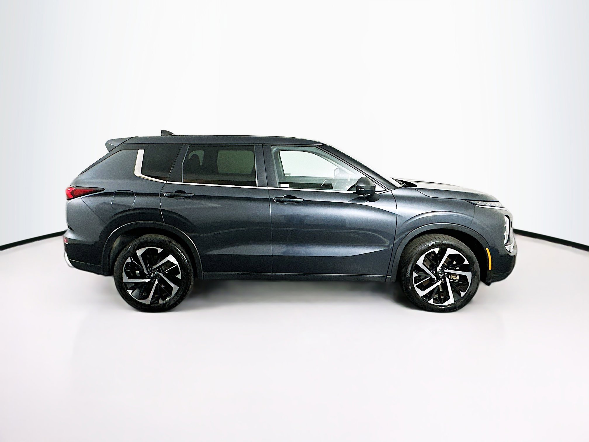 Used 2024 Mitsubishi Outlander SE image 10