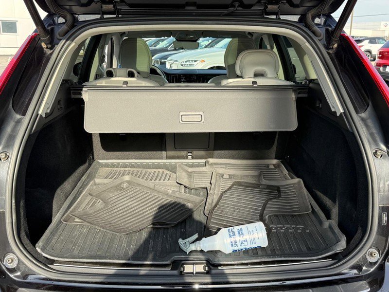 Used 2024 Volvo XC60 B5 Plus w/ Protection Package Premier image 5