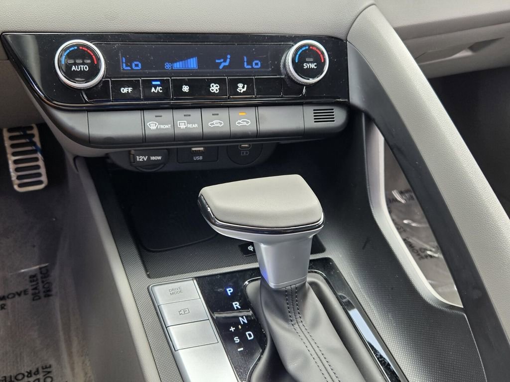 Certified 2025 Hyundai Elantra Sport image 17