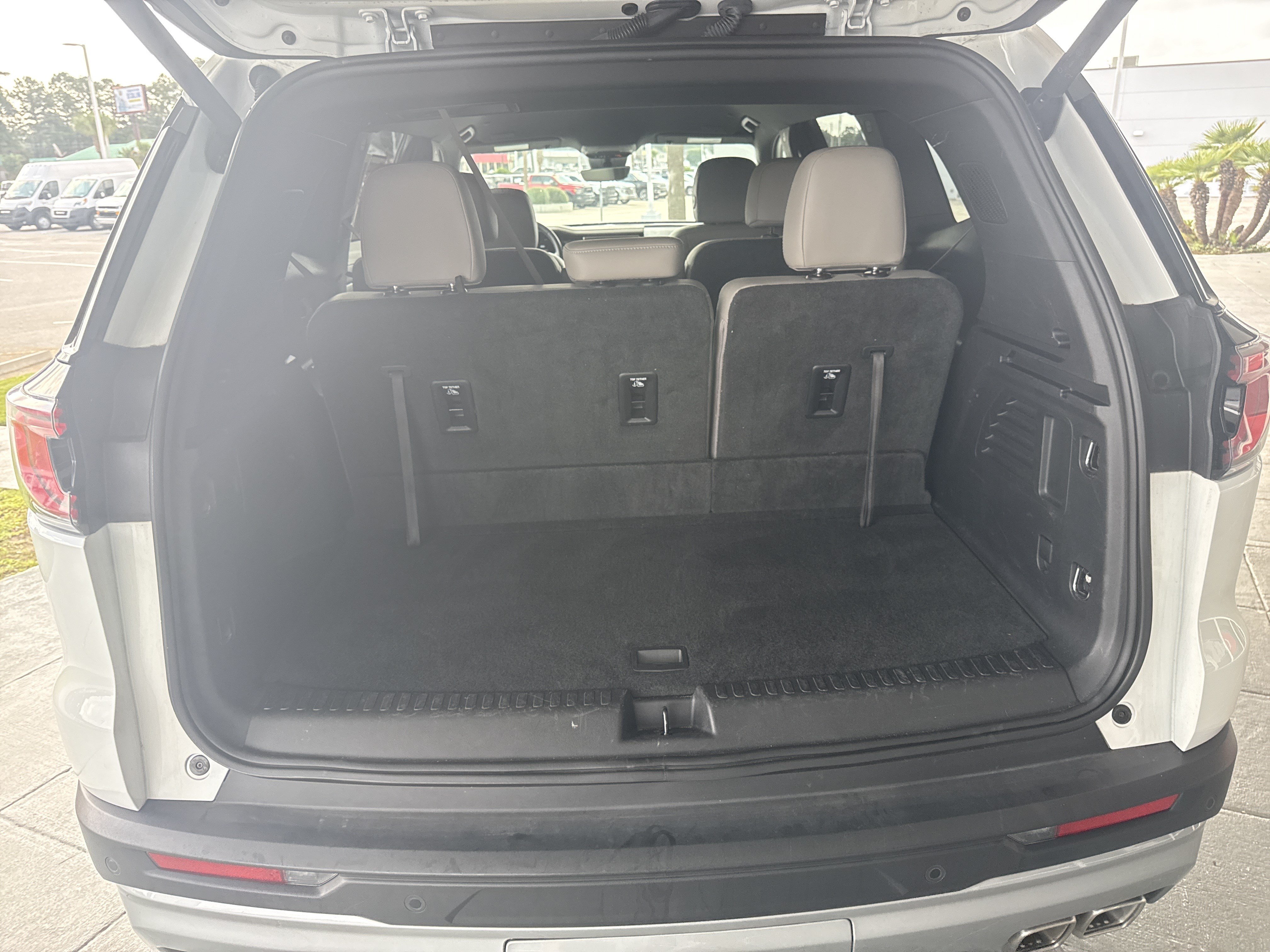 Used 2026 GMC Acadia Elevation w/ Elevation Premium Package FWD image 31