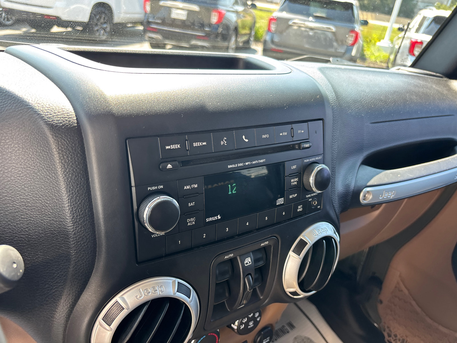 Used 2015 Jeep Wrangler Unlimited Sahara w/ Connectivity Group AWD/4WD image 16