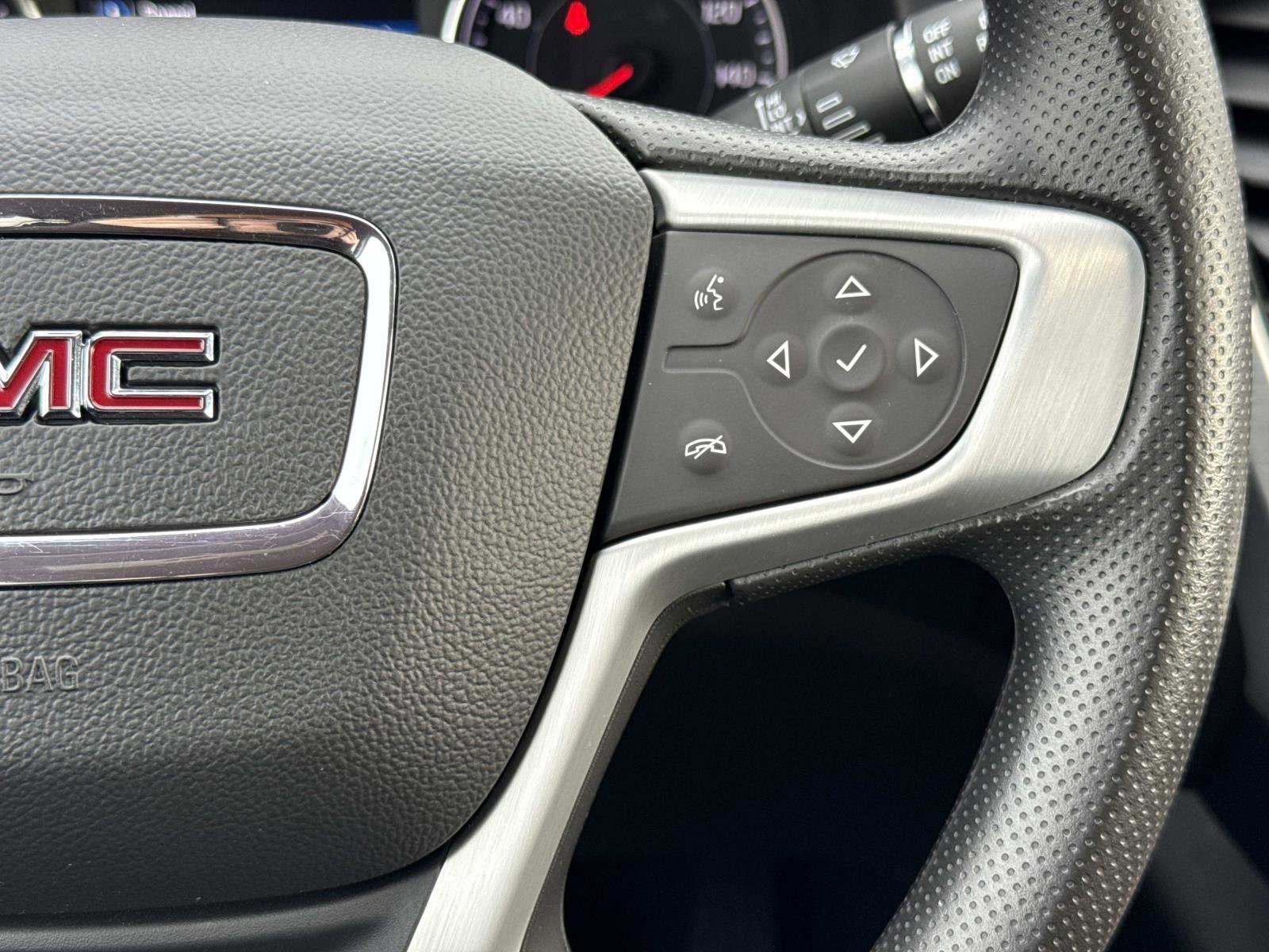 Used 2023 GMC Acadia SLE image 7