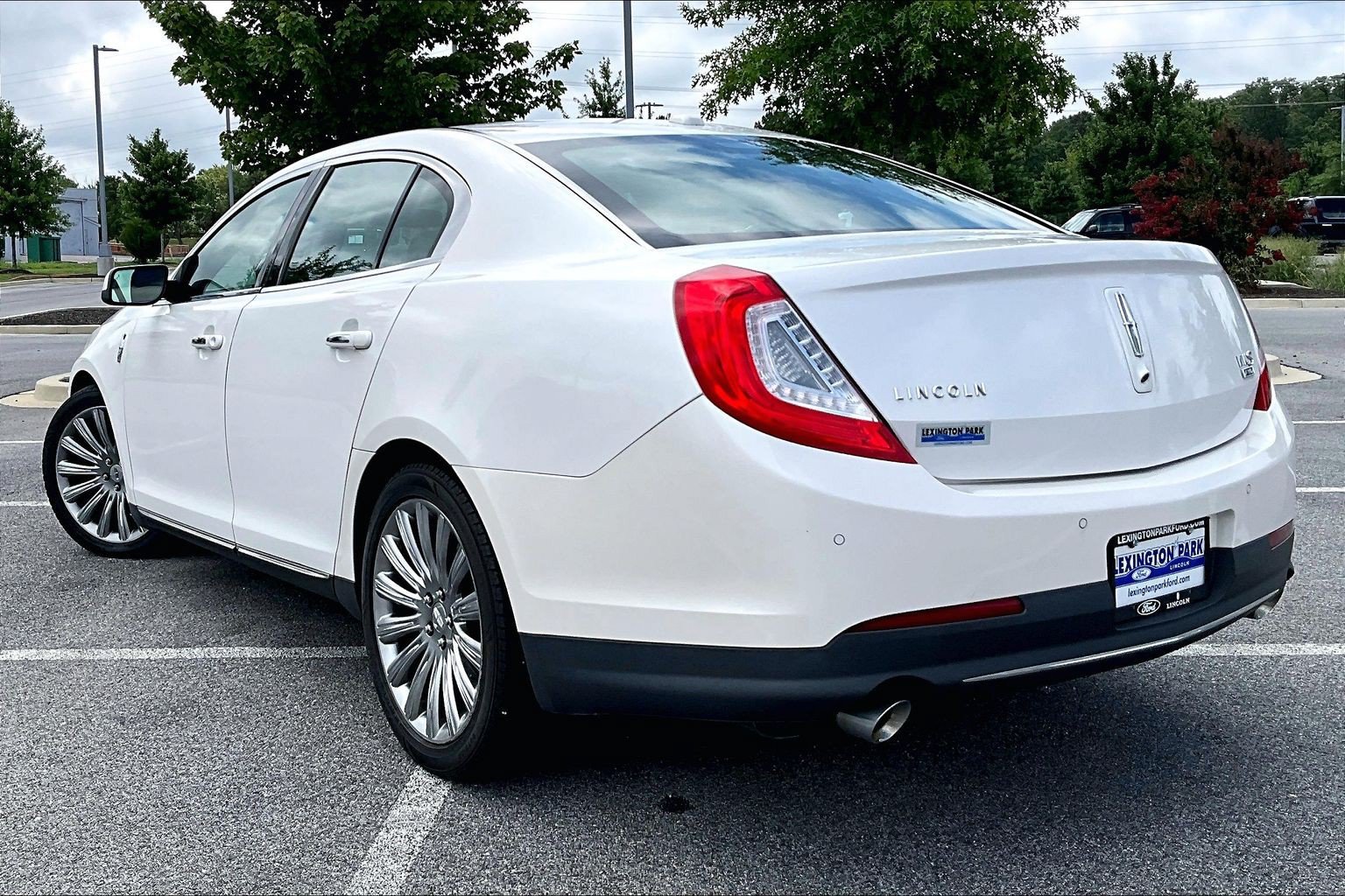 Used 2013 Lincoln MKS AWD image 6
