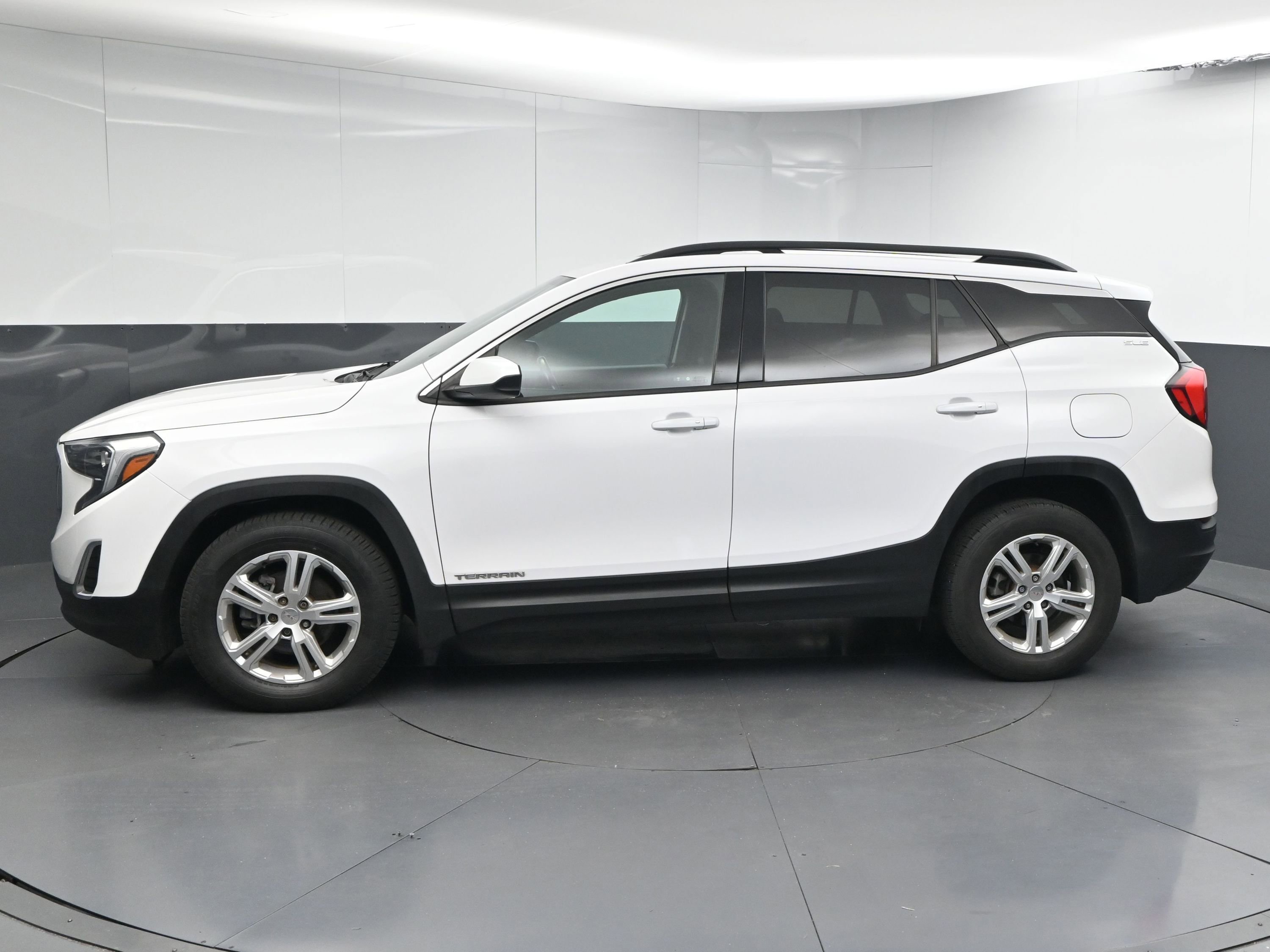 Used 2020 GMC Terrain SLE w/ Driver Convenience Package image 5