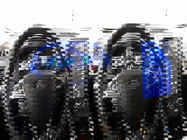 Used 2023 Ford Edge Titanium image 7