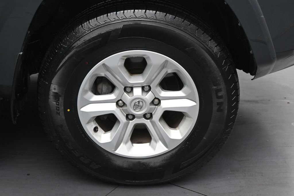 Used 2024 Toyota 4Runner SR5 AWD/4WD image 33