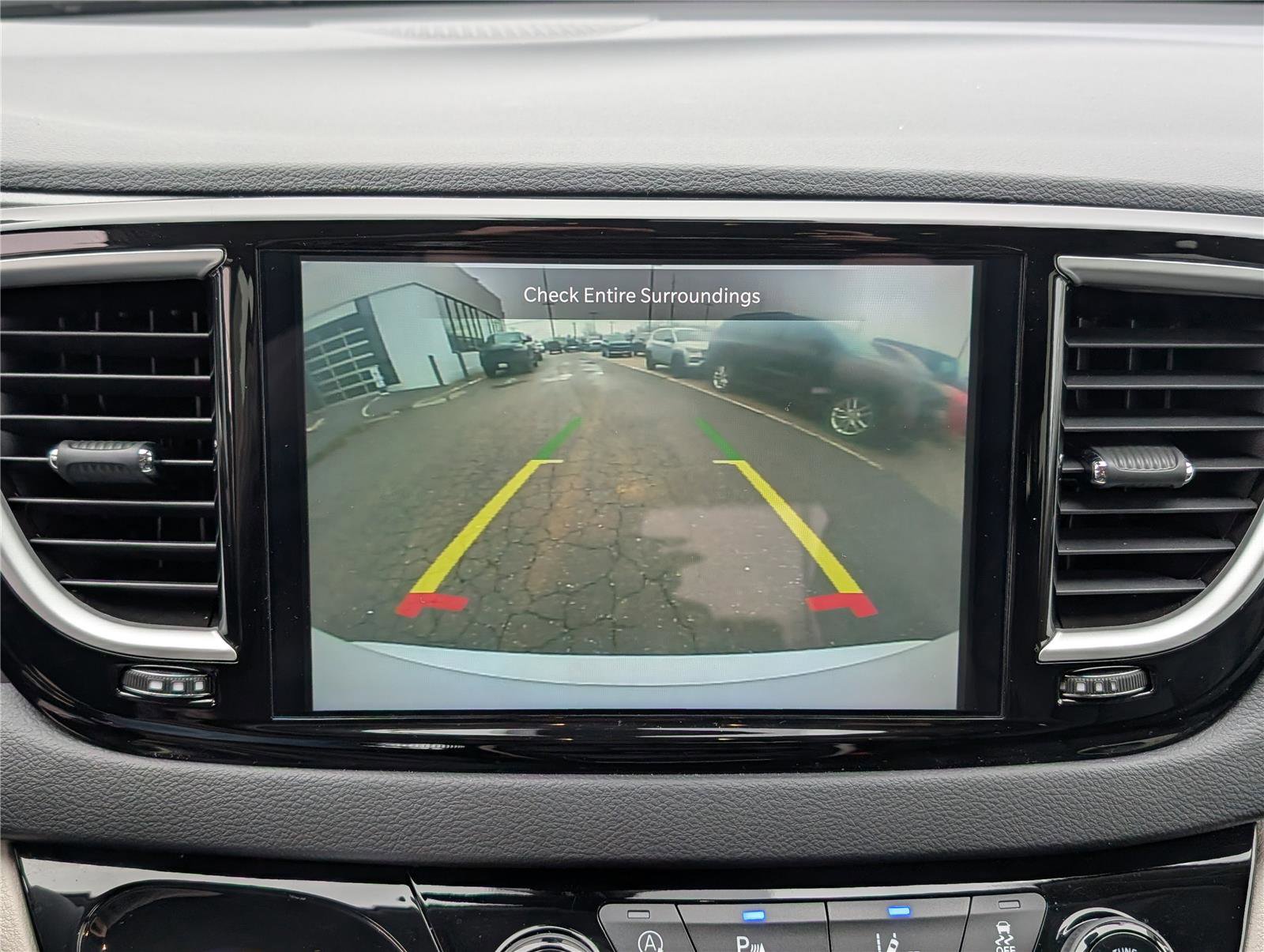 Used 2023 Chrysler Pacifica Touring-L image 28