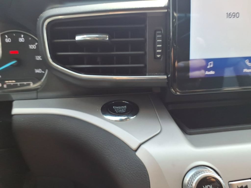 Used 2024 Ford Explorer XLT w/ Equipment Group 202A AWD/4WD image 24