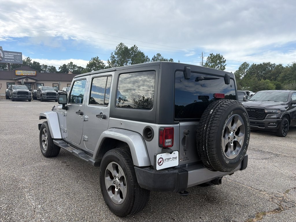 Used 2017 Jeep Wrangler Unlimited Sahara w/ Connectivity Group AWD/4WD image 4