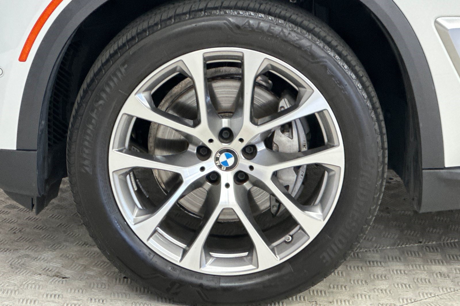 Certified 2025 BMW X5 xDrive40i w/ Parking Assistance Package AWD/4WD image 13