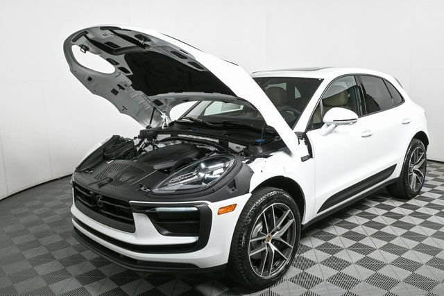 Certified 2026 Porsche Macan image 32