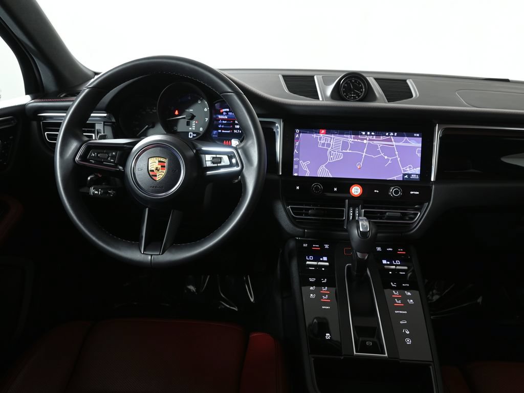 Used 2026 Porsche Macan AWD/4WD image 17