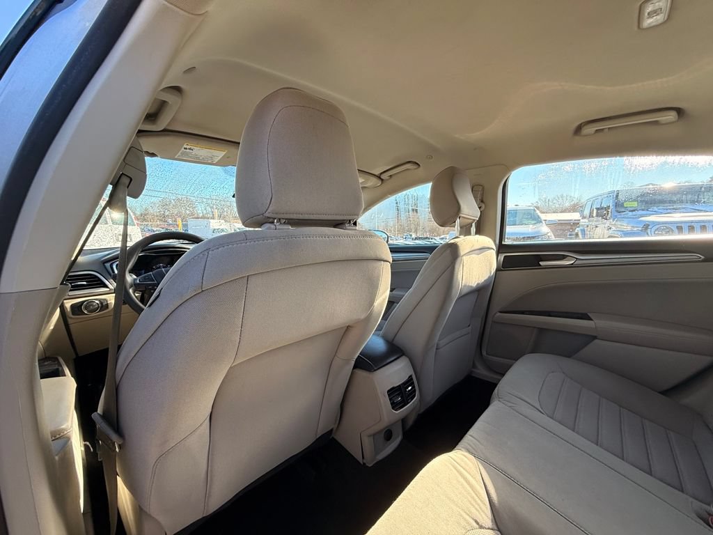 Used 2020 Ford Fusion SE FWD image 19