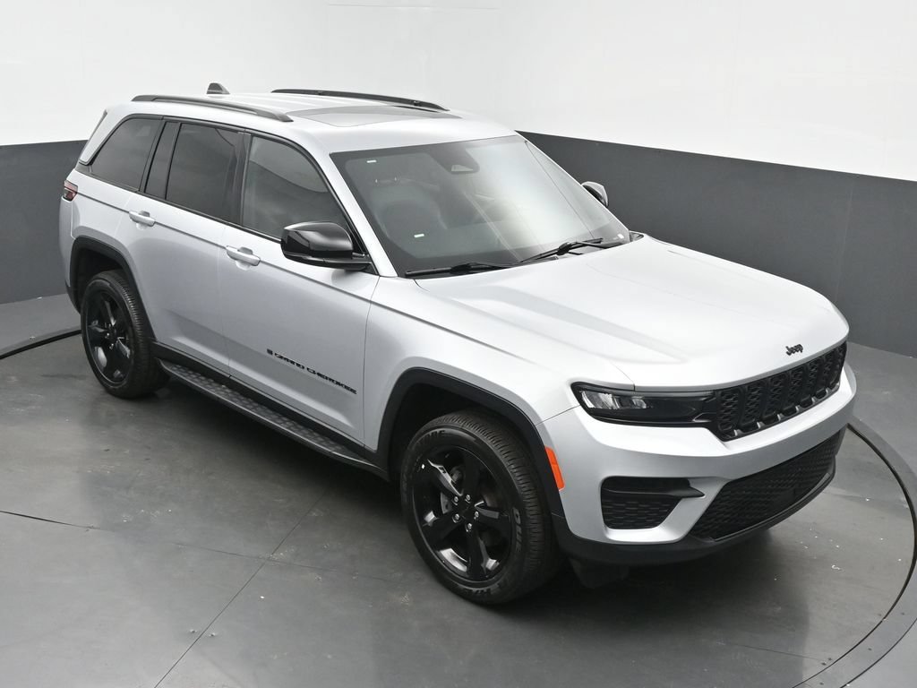 Used 2024 Jeep Grand Cherokee Altitude AWD/4WD image 54