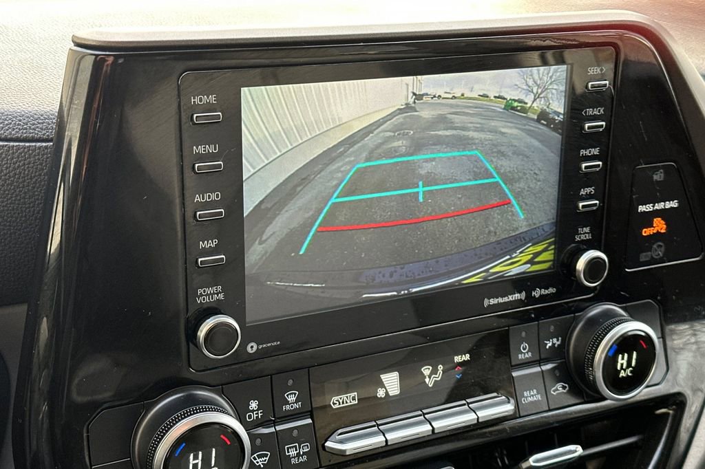 Used 2022 Toyota Highlander LE image 21