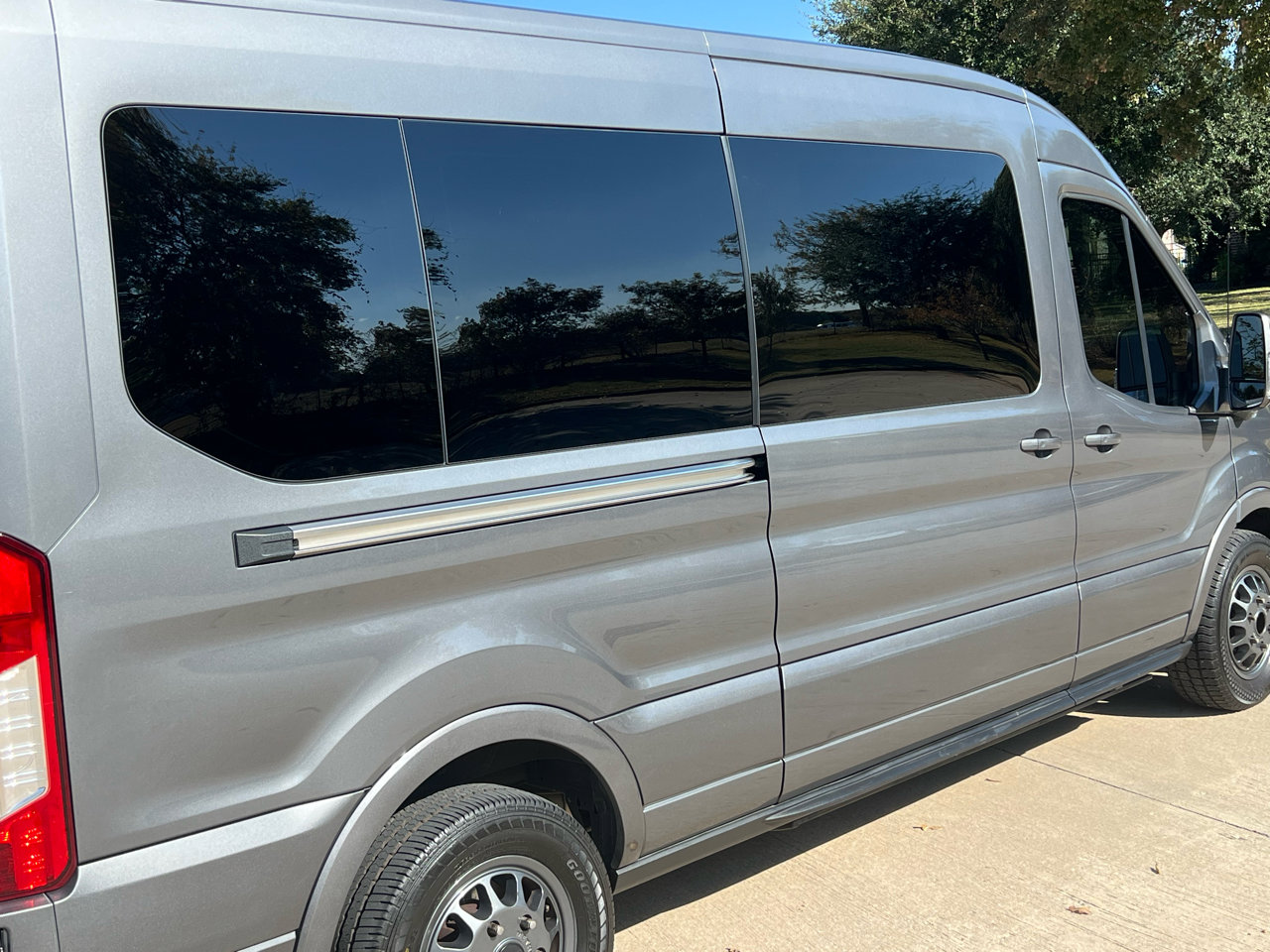 Used 2022 Ford Transit 250 Medium Roof AWD image 12