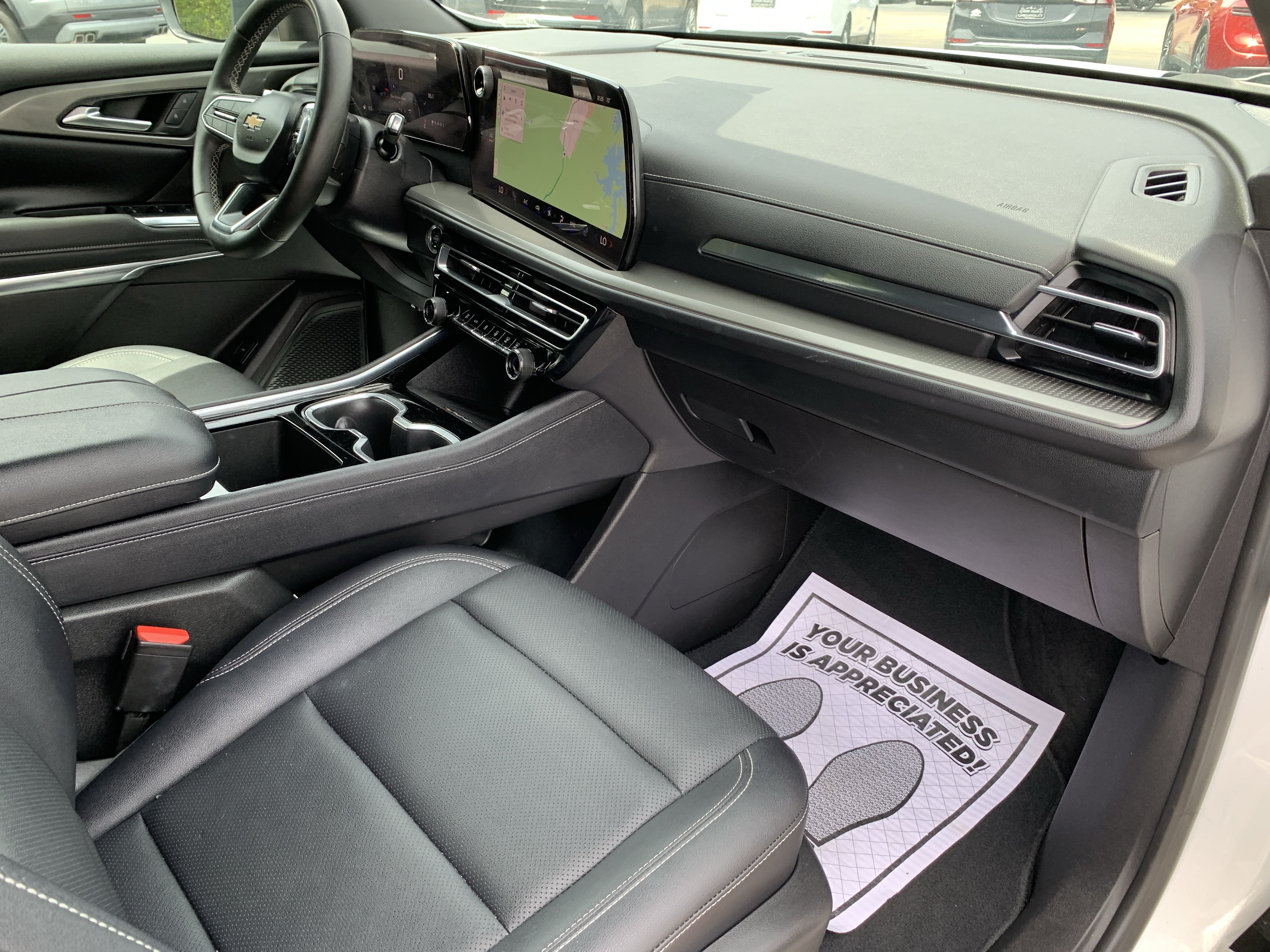 Used 2025 Chevrolet Traverse LT FWD image 46