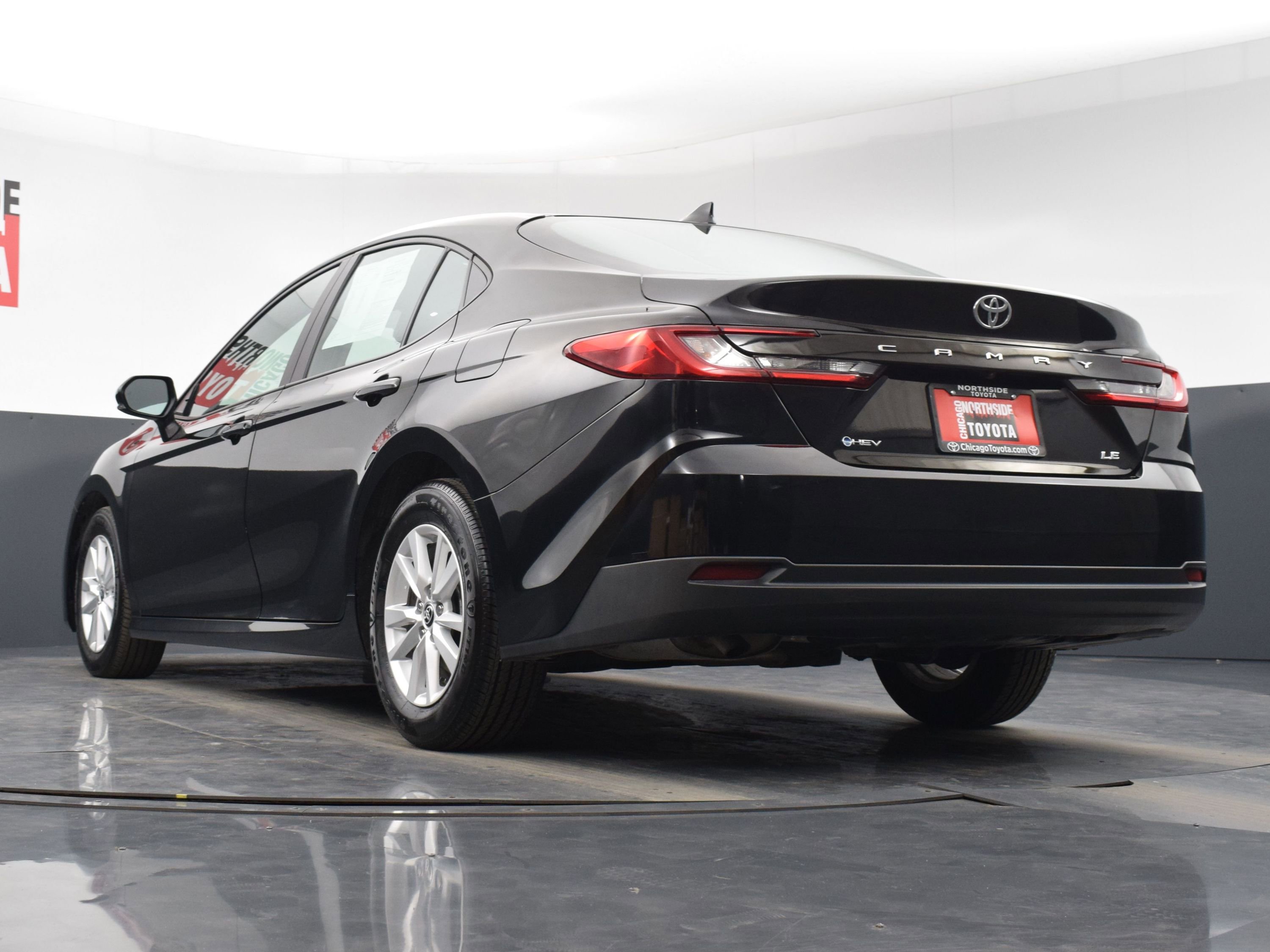 Used 2025 Toyota Camry LE image 27