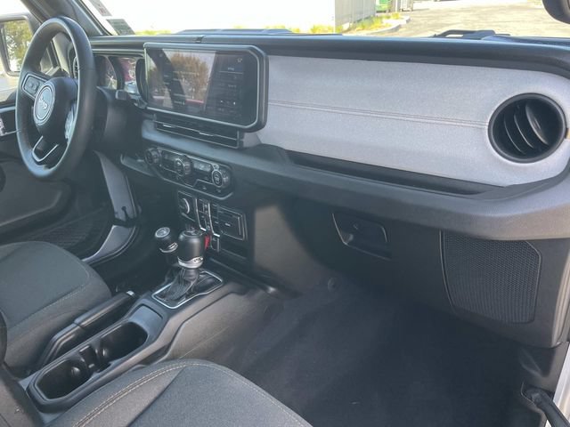 Used 2024 Jeep Wrangler Unlimited AWD/4WD image 37