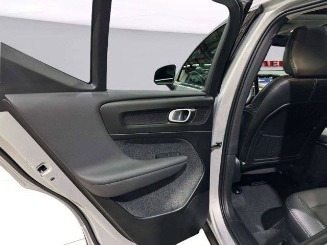 Used 2023 Volvo XC40 B5 Plus w/ Driver Assist Package AWD/4WD image 44