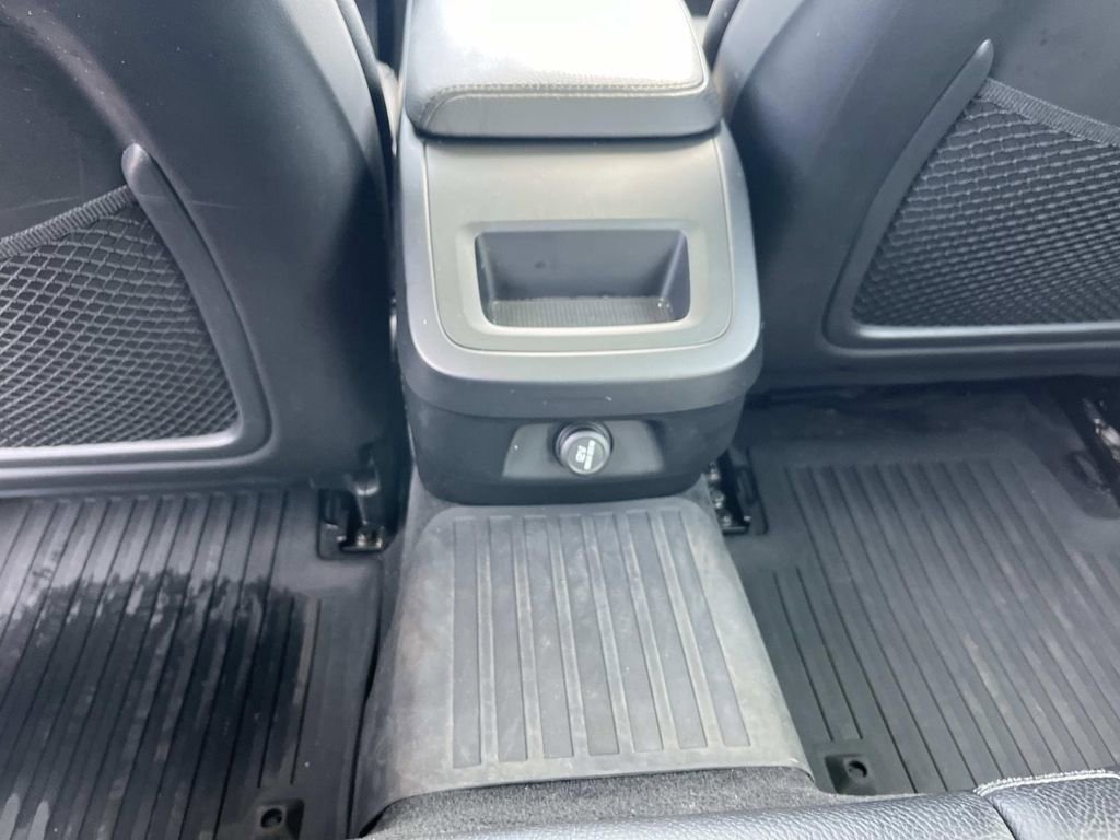 Used 2020 Volvo V60 T5 Momentum w/ Protection Package image 17