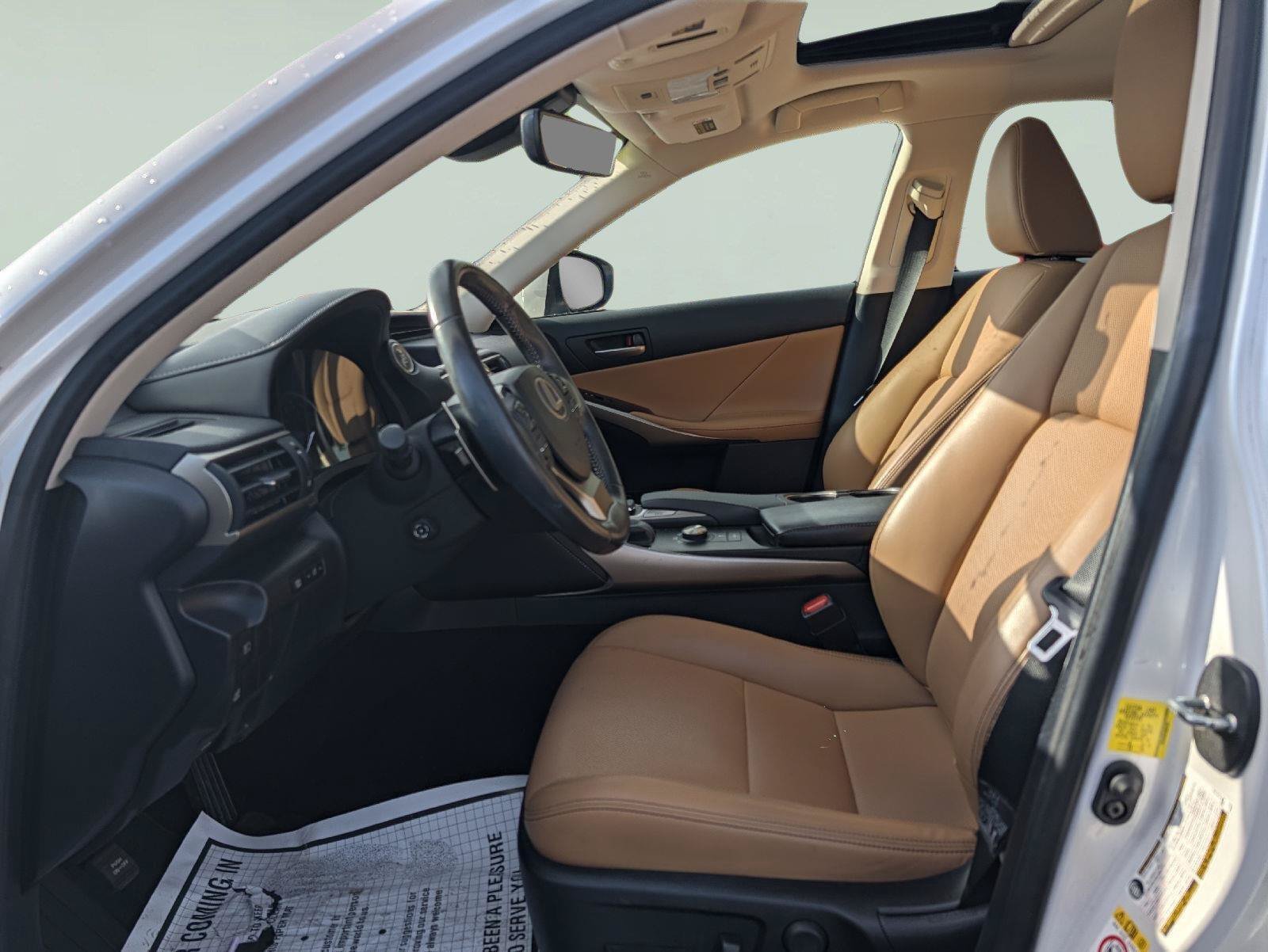 Used 2018 Lexus IS 300 AWD w/ Comfort Package image 9