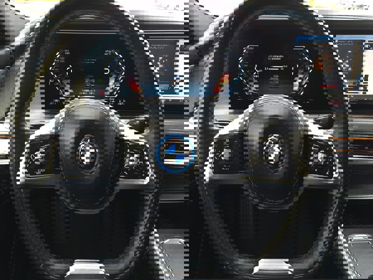 Used 2024 BMW i7 xDrive60 w/ Executive Package image 38