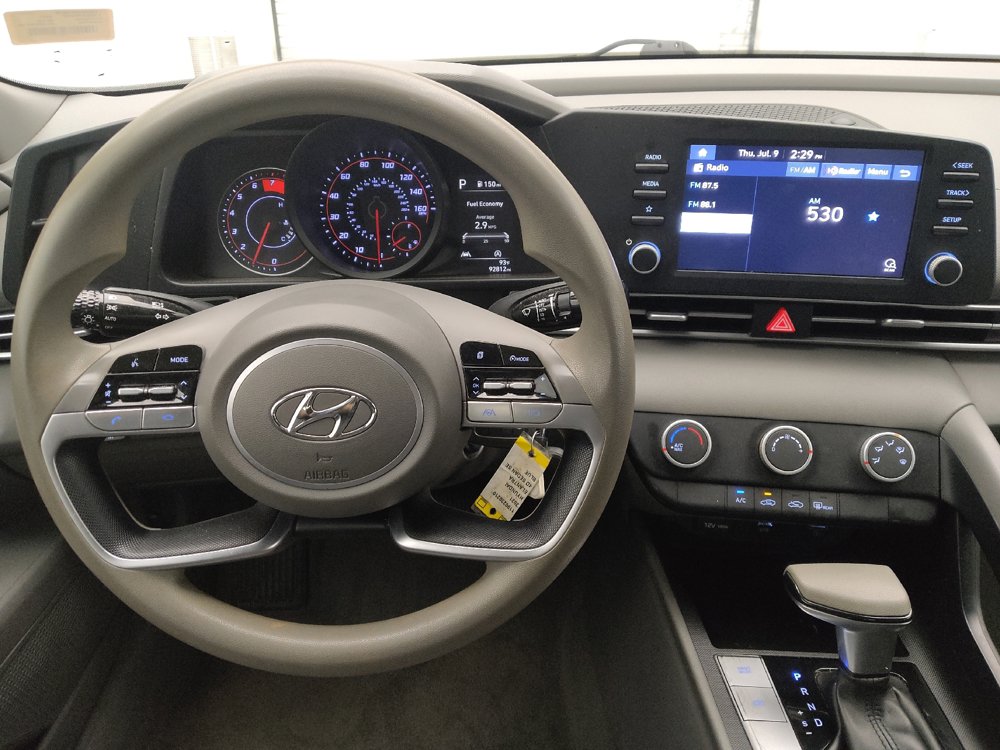 Used 2021 Hyundai Elantra SE FWD image 22