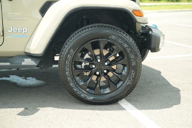 Used 2022 Jeep Wrangler Unlimited Sahara AWD/4WD image 43