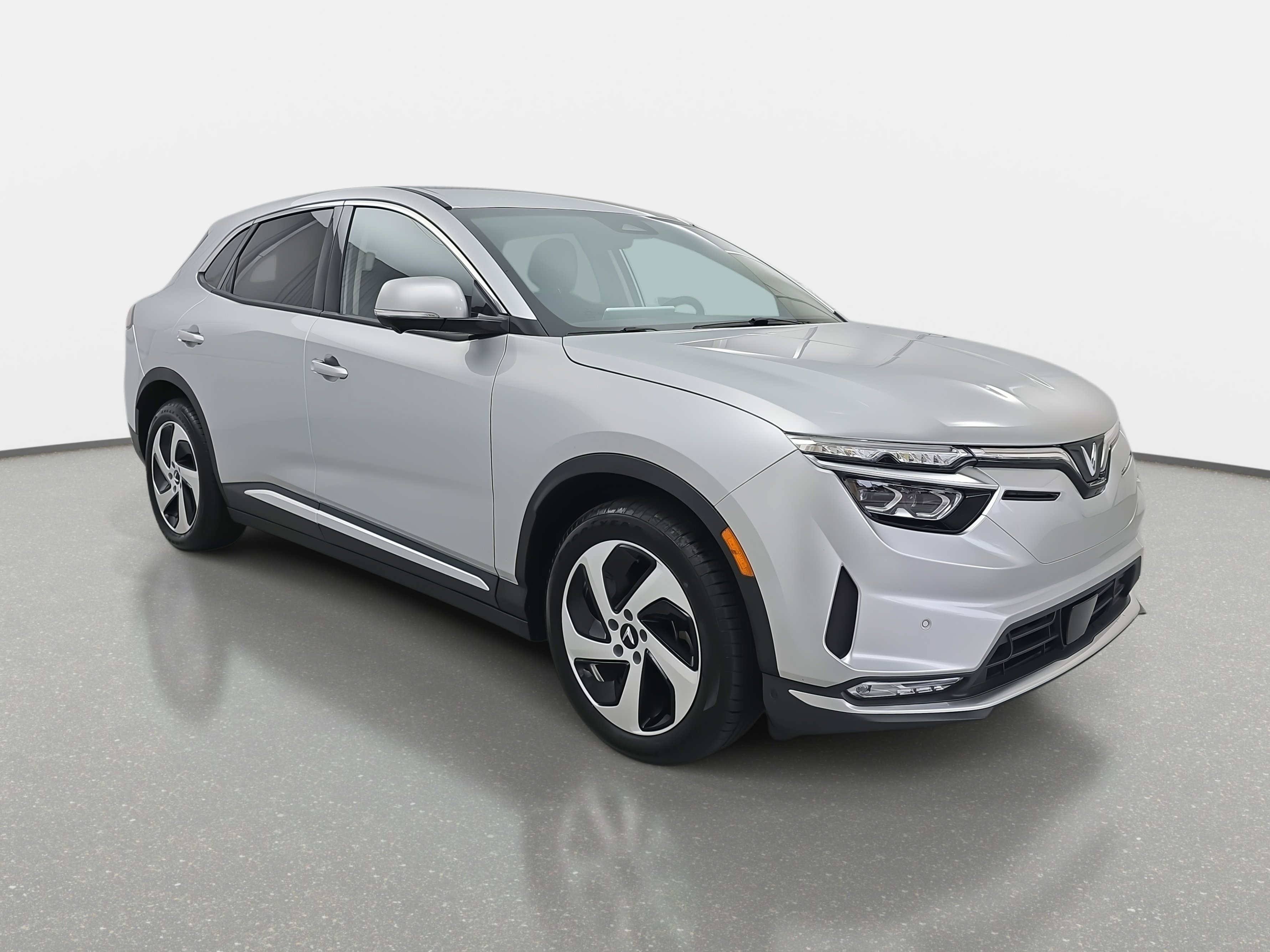 New 2025 VinFast VF 8 Eco image 3