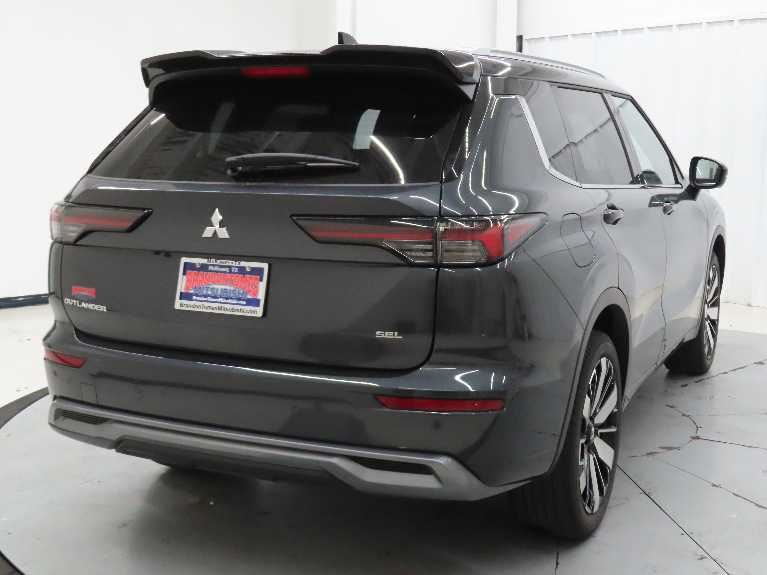 New 2026 Mitsubishi Outlander SEL image 3