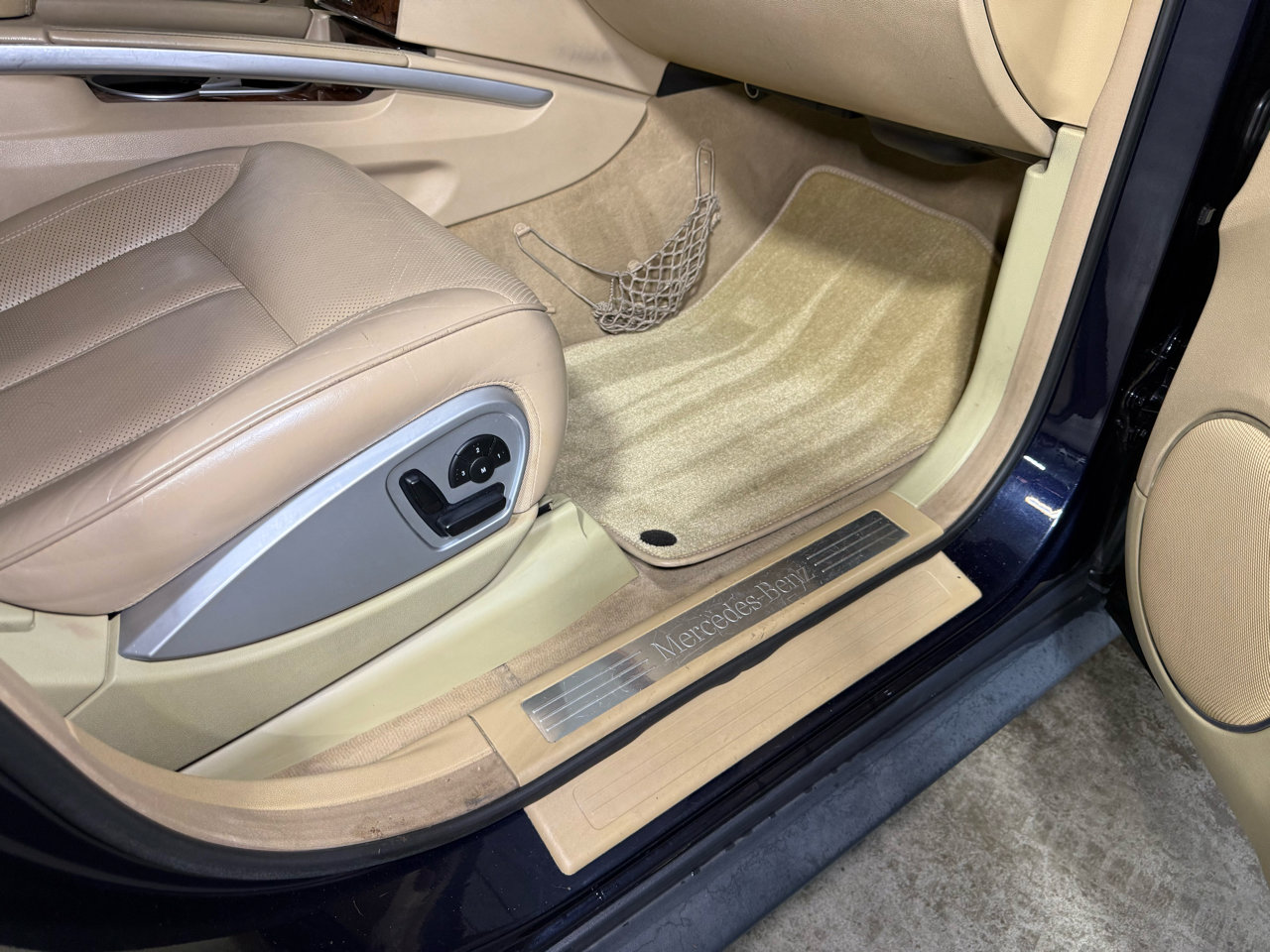 Used 2010 Mercedes-Benz GL 550 4MATIC image 25