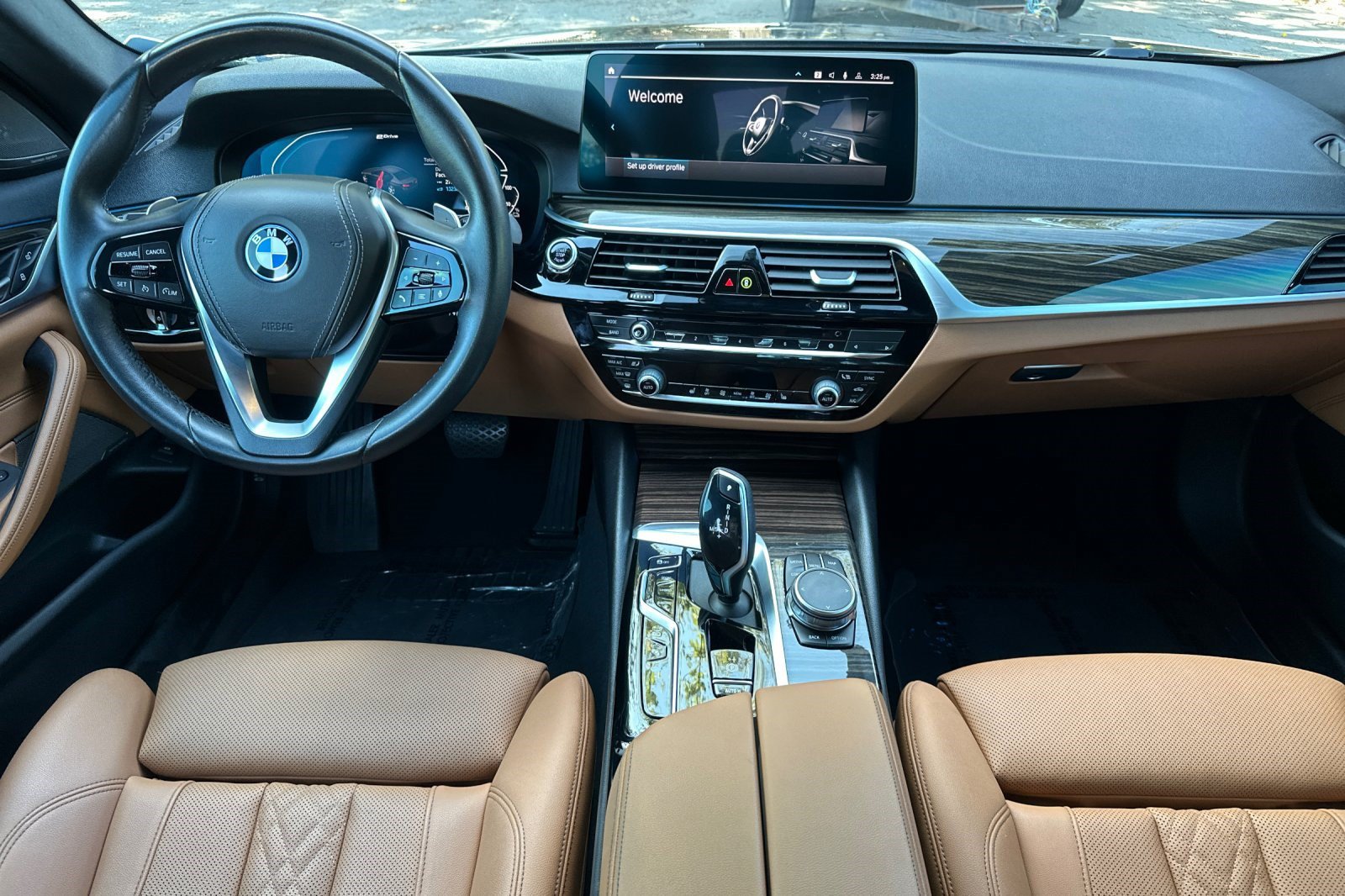 Used 2023 BMW 530e w/ Premium Package RWD image 17