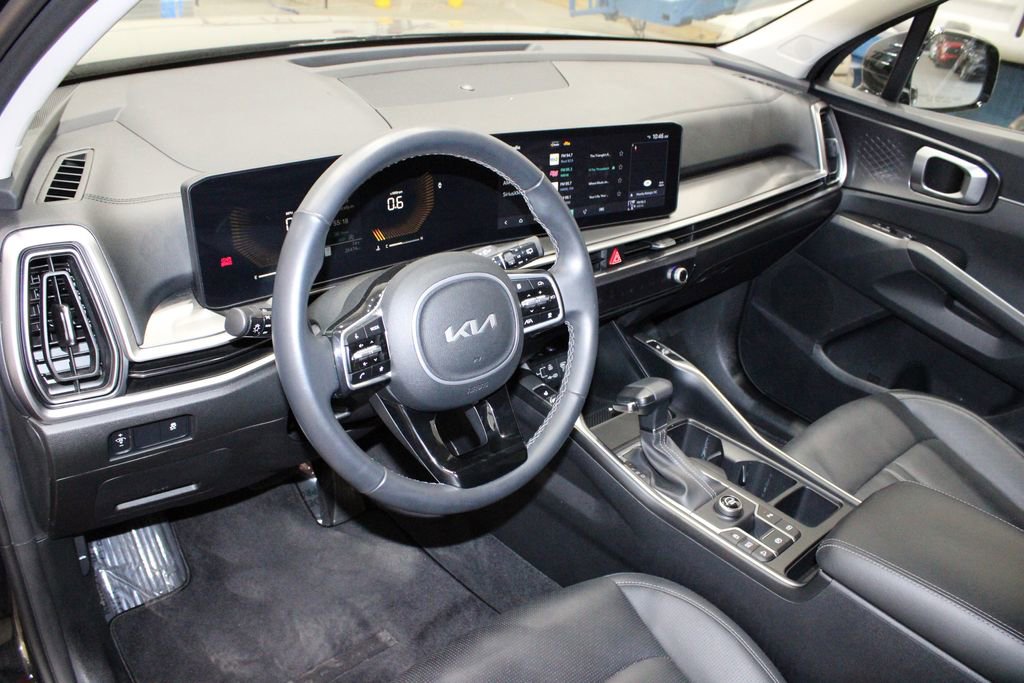 Used 2024 Kia Sorento S image 24