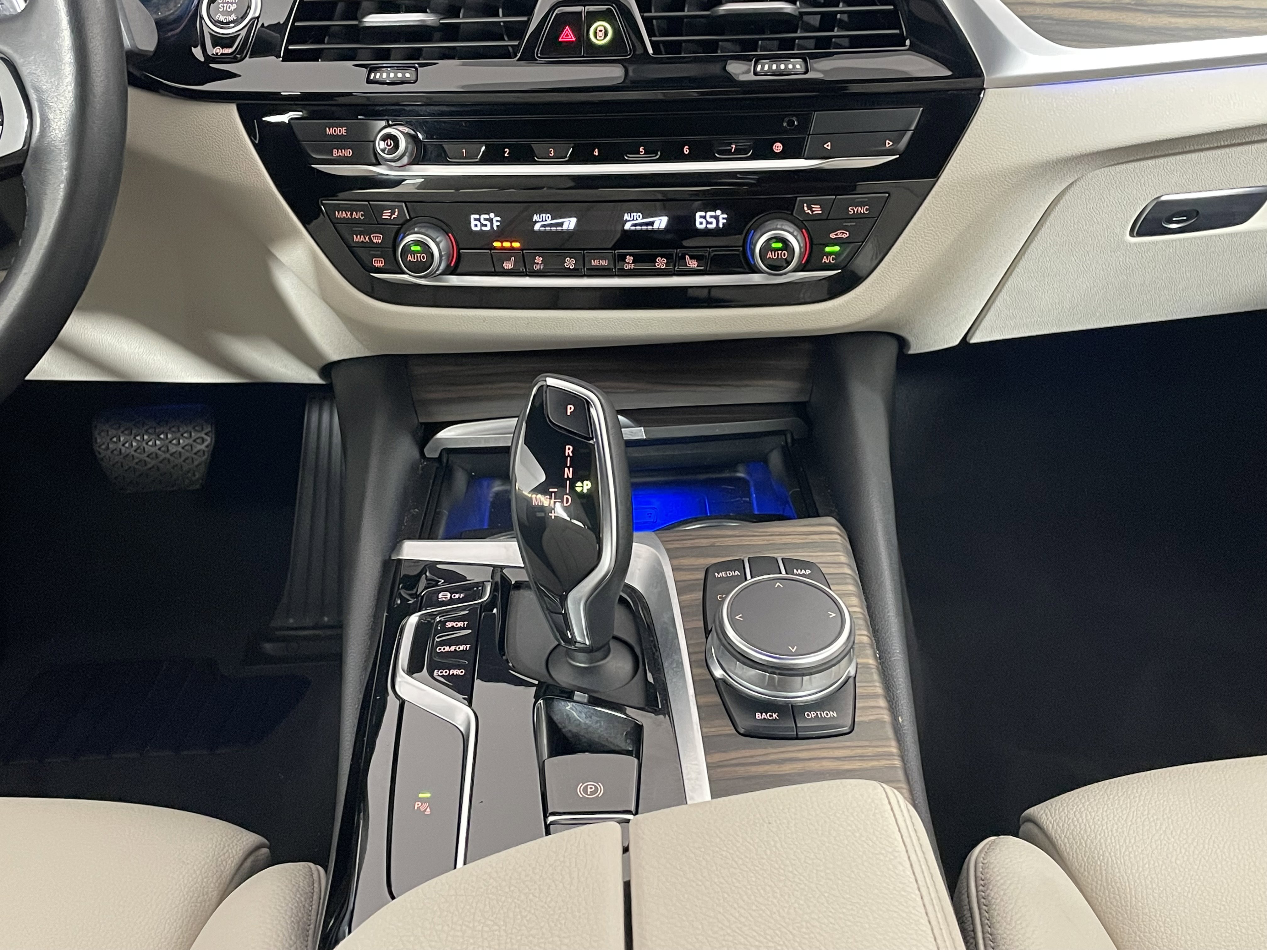 Used 2022 BMW 530i w/ Premium Package image 18