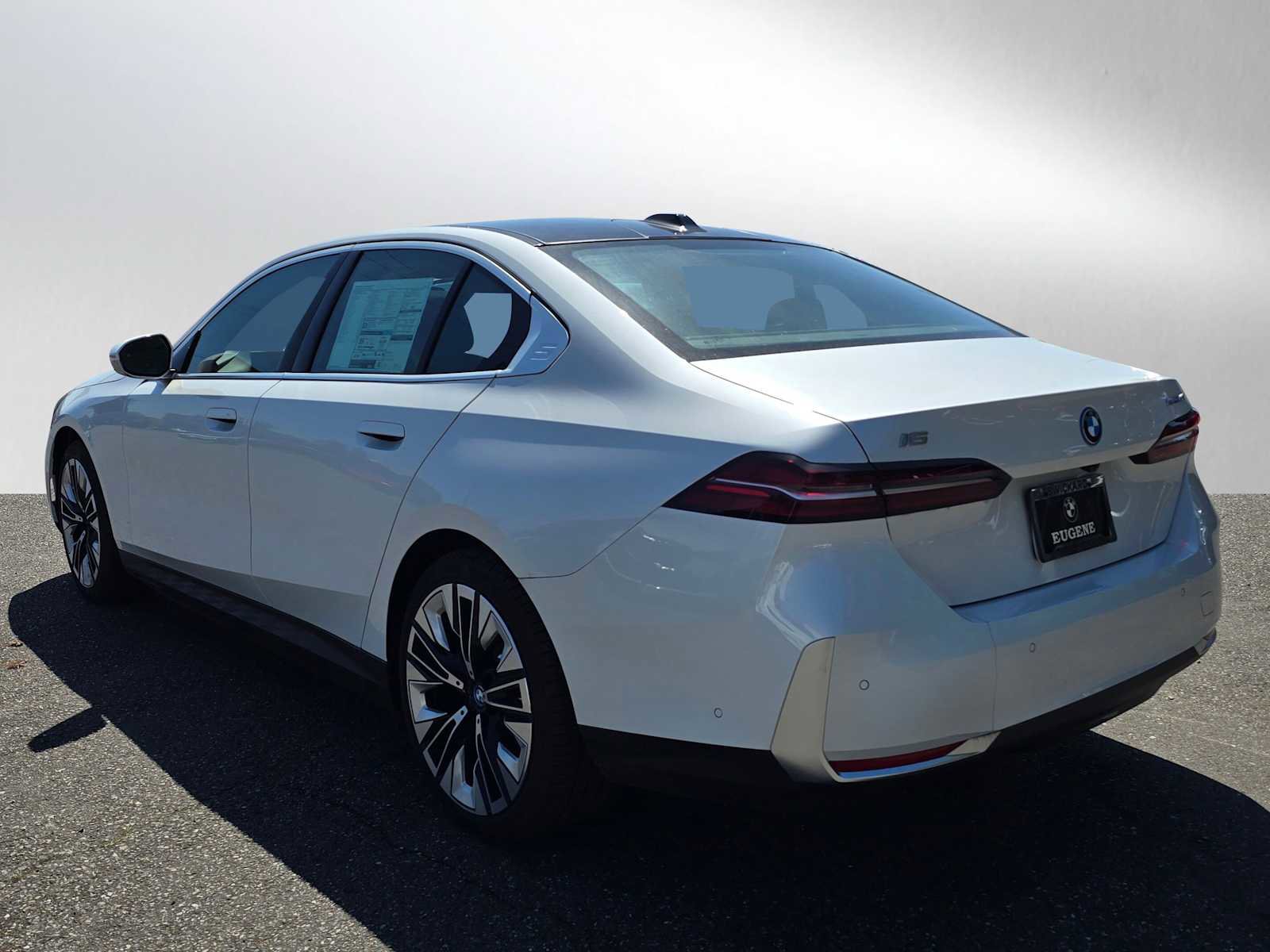 Used 2024 BMW i5 eDrive40i w/ M Sport Package image 5