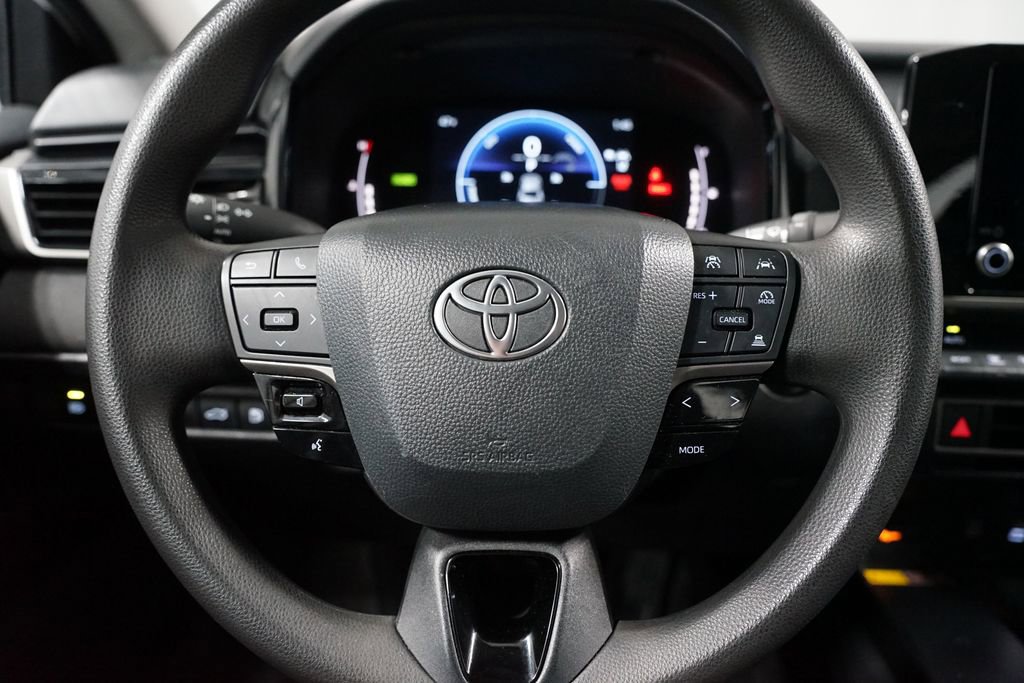 Used 2025 Toyota Camry LE image 12