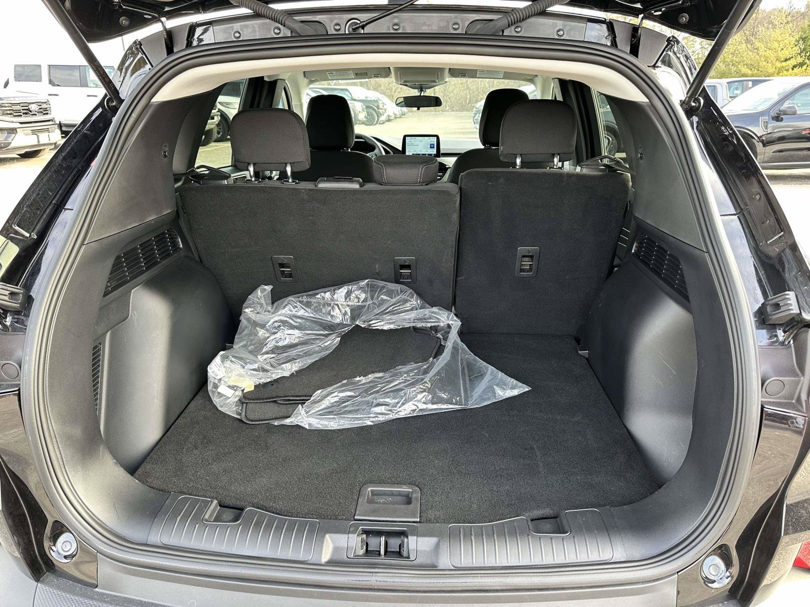 Used 2025 Ford Escape Active w/ Cold Weather Package FWD image 8