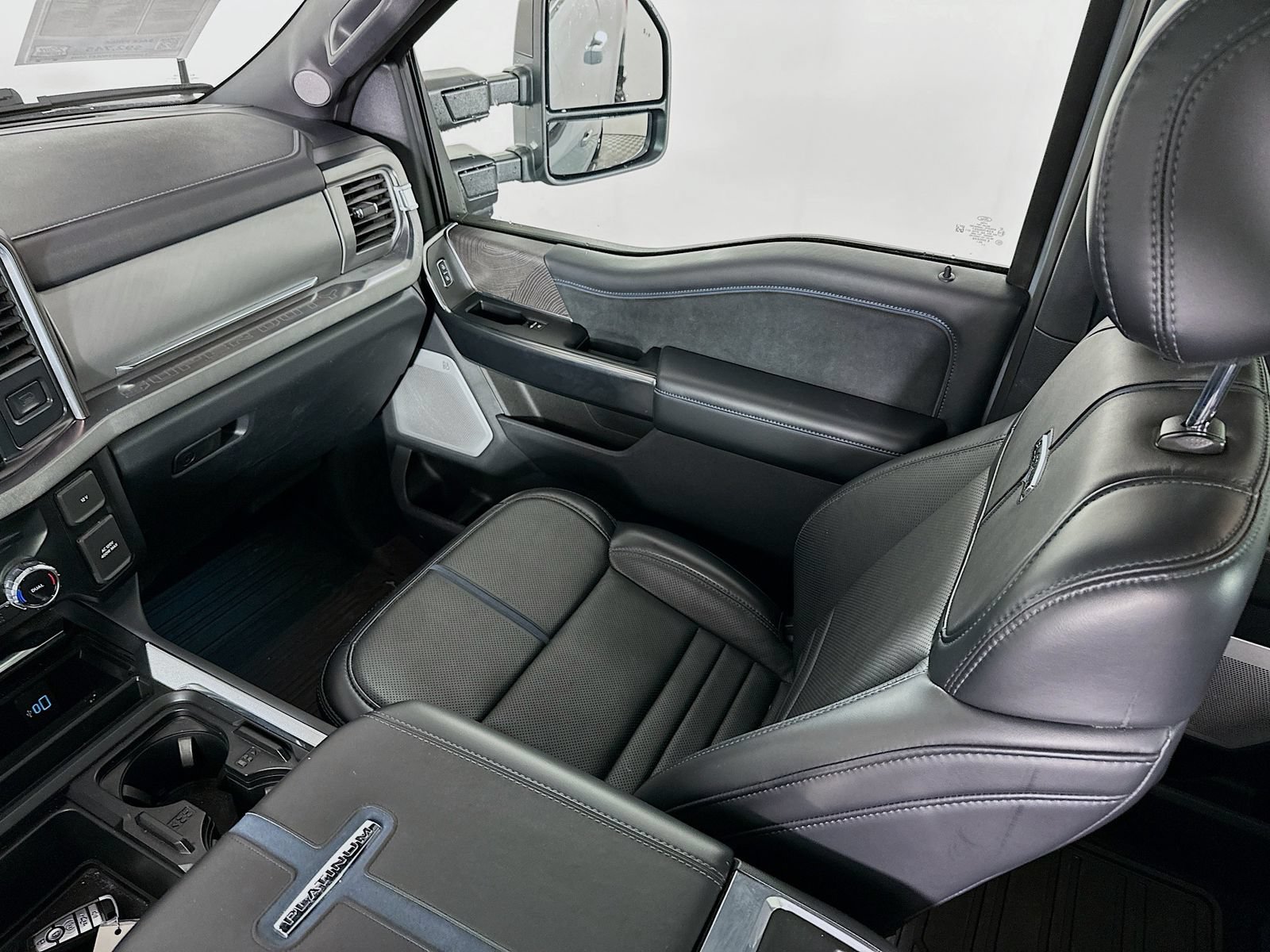 Used 2025 Ford F350 Platinum AWD/4WD image 26